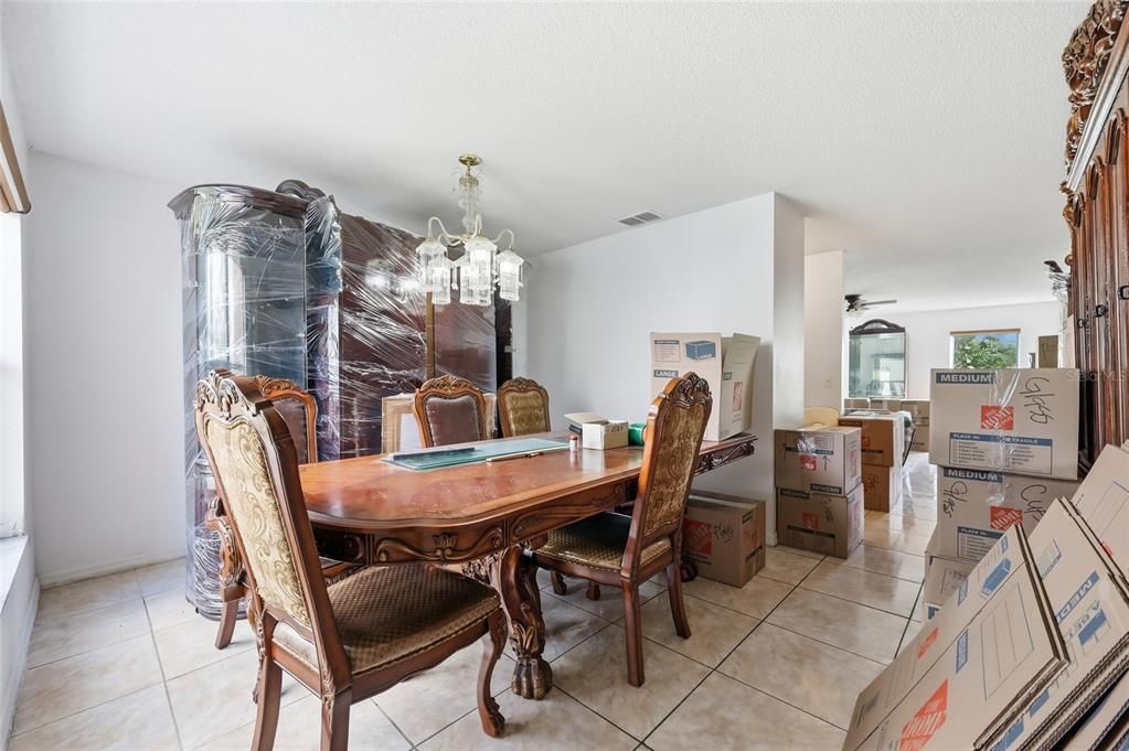 En Venta: $455,900 (5 camas, 2 baños, 2585 Pies cuadrados)