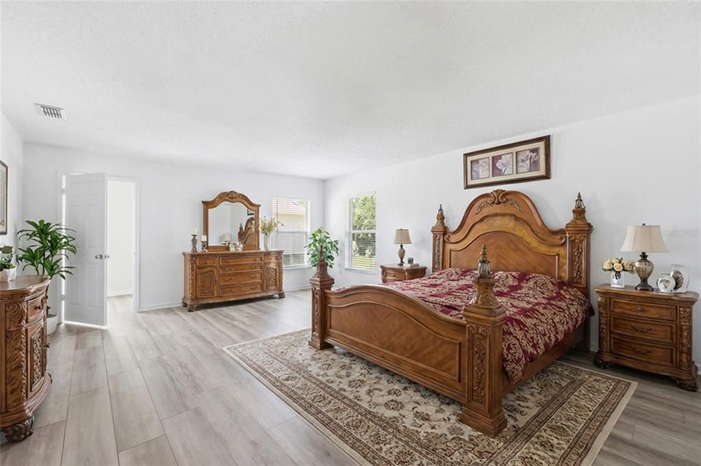 En Venta: $455,900 (5 camas, 2 baños, 2585 Pies cuadrados)