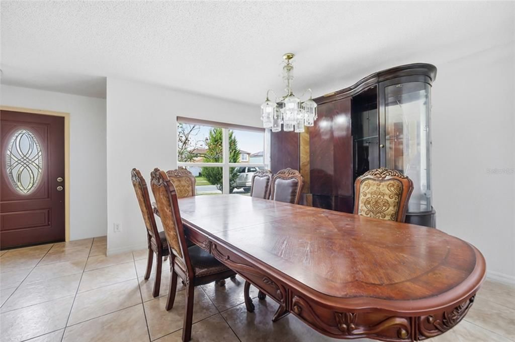 En Venta: $455,900 (5 camas, 2 baños, 2585 Pies cuadrados)