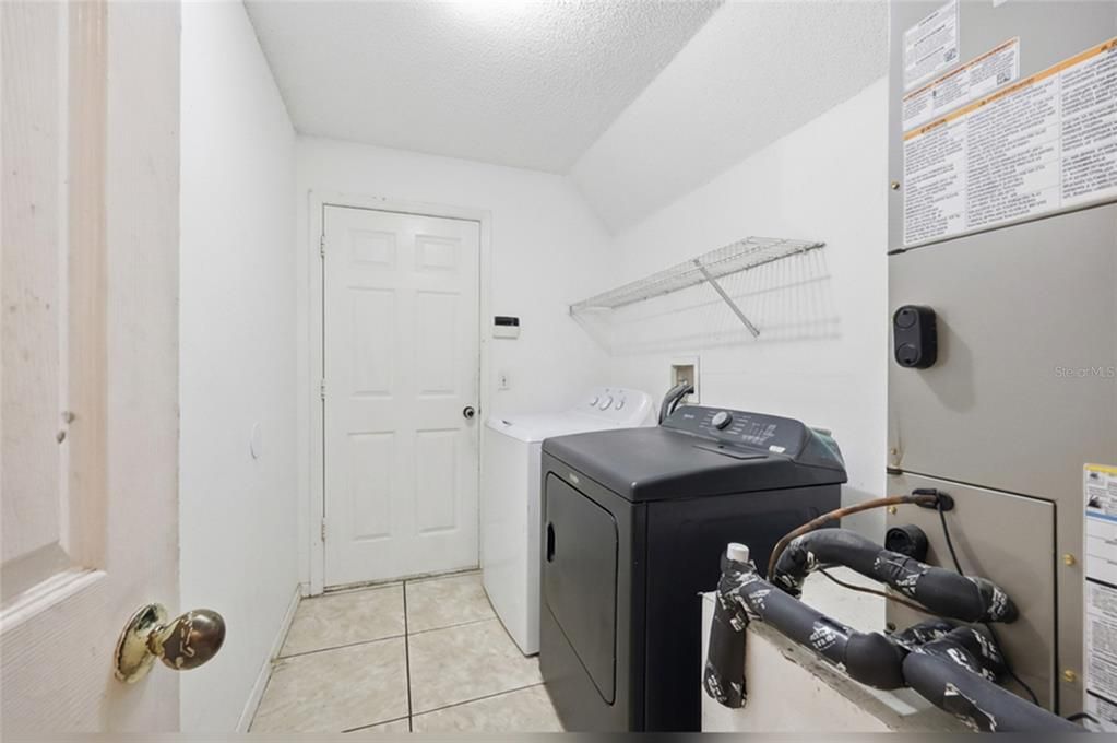 En Venta: $455,900 (5 camas, 2 baños, 2585 Pies cuadrados)