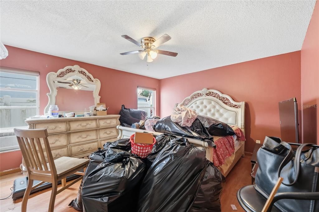 En Venta: $455,900 (5 camas, 2 baños, 2585 Pies cuadrados)