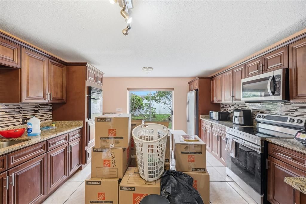 En Venta: $455,900 (5 camas, 2 baños, 2585 Pies cuadrados)