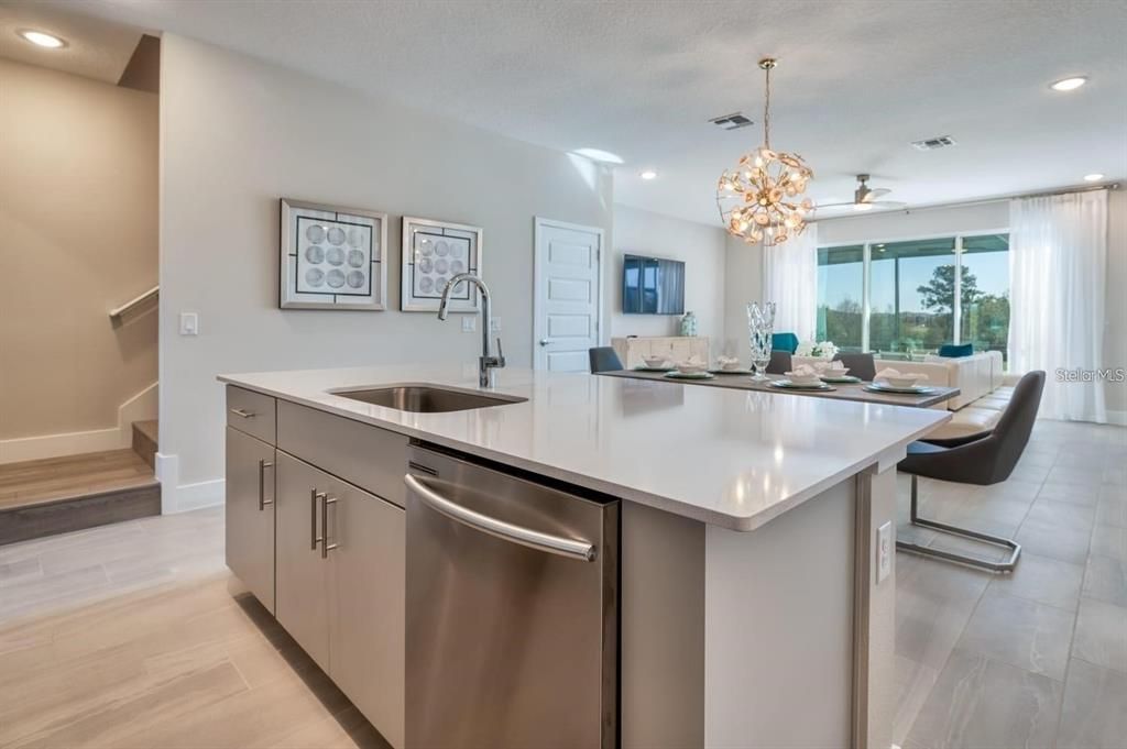 For Rent: $2,400 (3 beds, 2 baths, 1708 Square Feet)