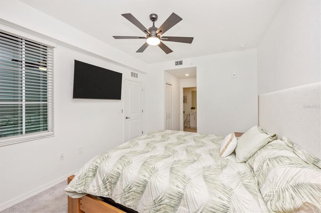 For Rent: $5,500 (2 beds, 2 baths, 1154 Square Feet)