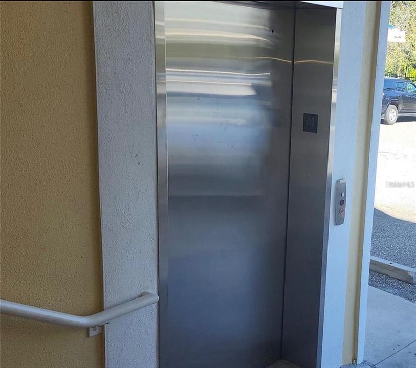 Под контрактом: $175,000 (3 спален, 2 ванн, 1525 Квадратных фут)