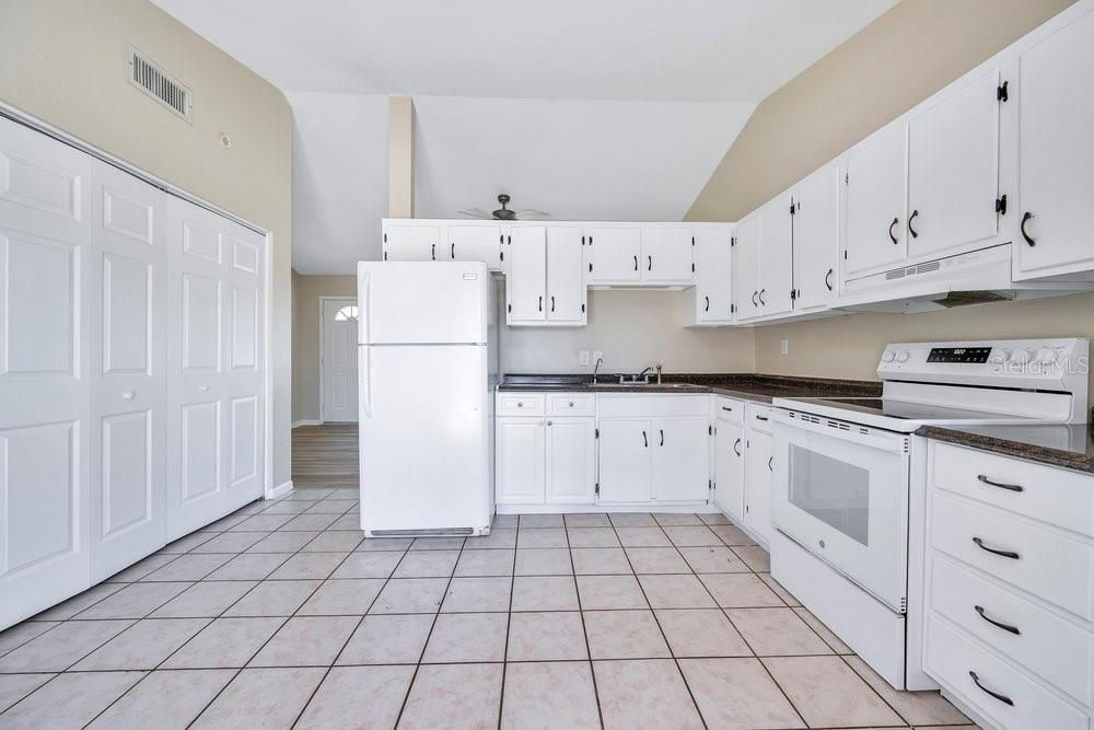 For Sale: $340,000 (3 beds, 2 baths, 1225 Square Feet)