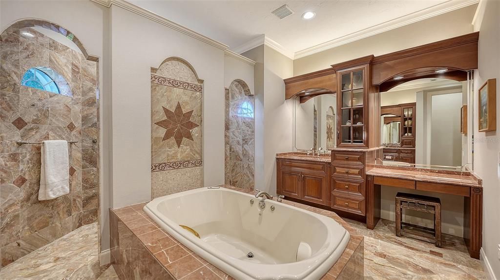 En Venta: $1,825,000 (4 camas, 4 baños, 4247 Pies cuadrados)