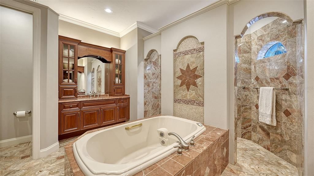 En Venta: $1,825,000 (4 camas, 4 baños, 4247 Pies cuadrados)