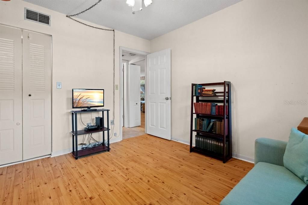 En Venta: $179,900 (2 camas, 2 baños, 1044 Pies cuadrados)