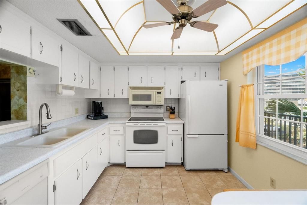 En Venta: $179,900 (2 camas, 2 baños, 1044 Pies cuadrados)