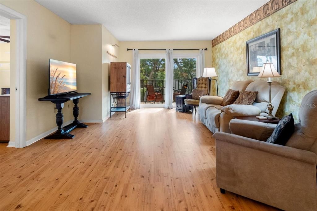 En Venta: $179,900 (2 camas, 2 baños, 1044 Pies cuadrados)