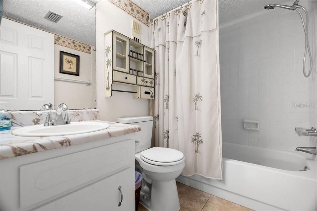 En Venta: $179,900 (2 camas, 2 baños, 1044 Pies cuadrados)