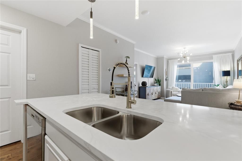 待售: $519,000 (2 贝兹, 2 浴室, 1184 平方英尺)