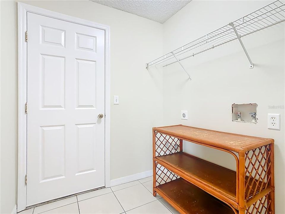 На продажу: $279,999 (3 спален, 2 ванн, 1799 Квадратных фут)