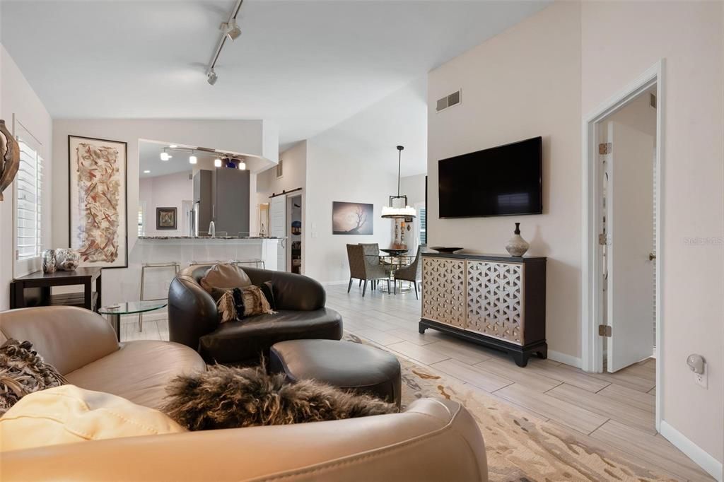 待售: $370,000 (2 贝兹, 2 浴室, 1238 平方英尺)