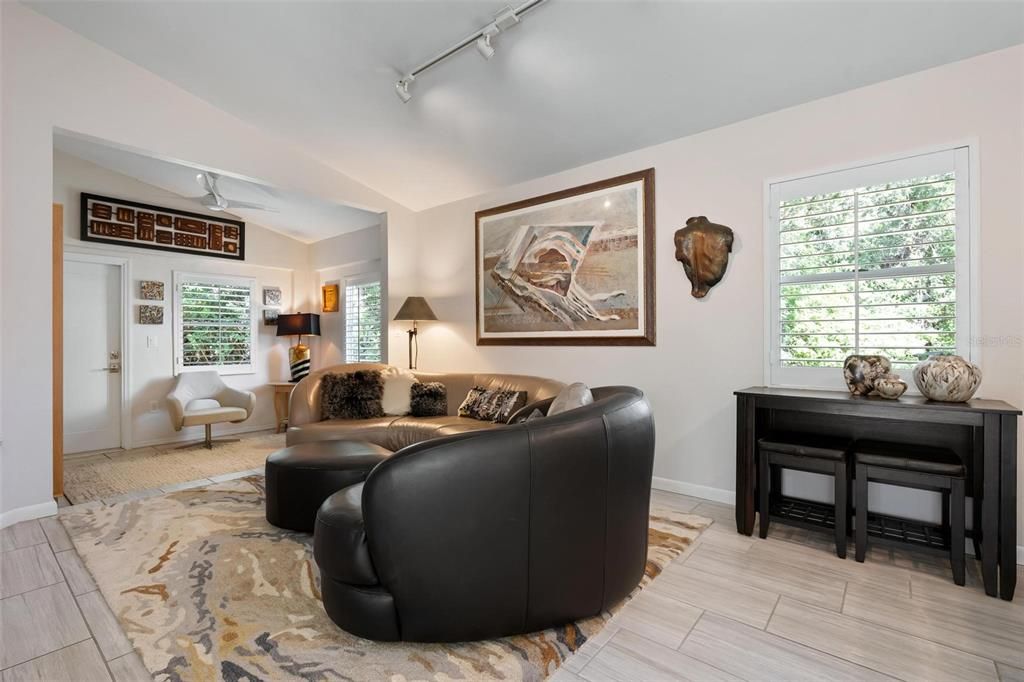 待售: $370,000 (2 贝兹, 2 浴室, 1238 平方英尺)