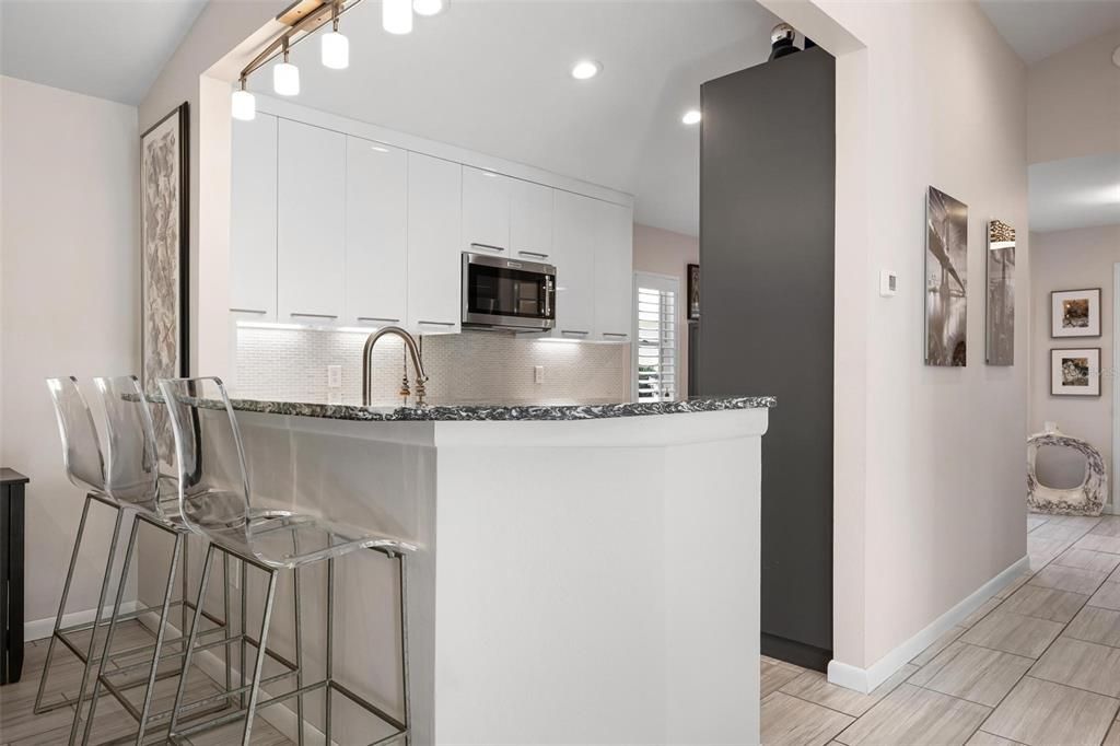 待售: $370,000 (2 贝兹, 2 浴室, 1238 平方英尺)