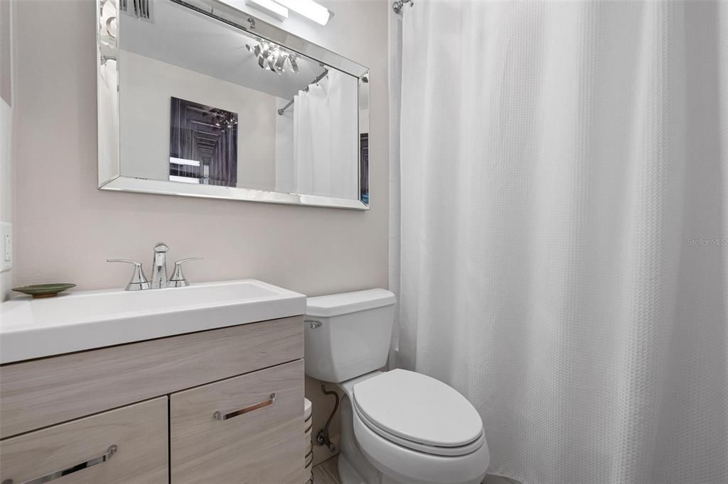 待售: $370,000 (2 贝兹, 2 浴室, 1238 平方英尺)