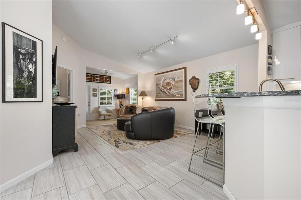 待售: $370,000 (2 贝兹, 2 浴室, 1238 平方英尺)