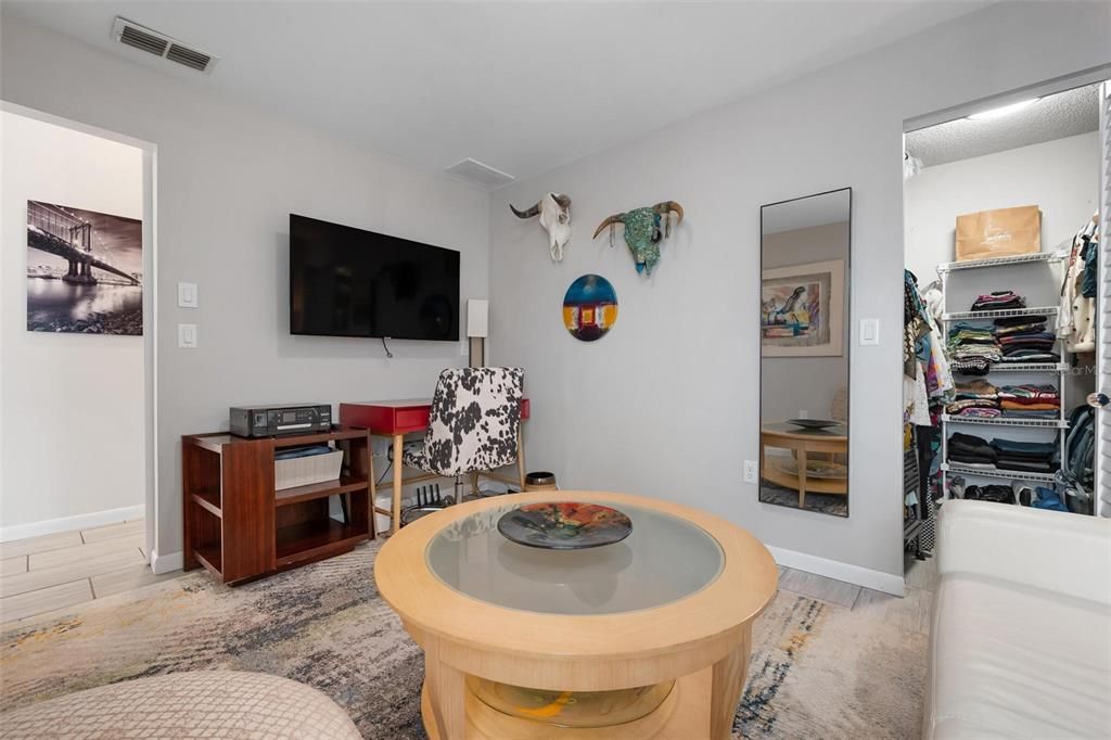 待售: $370,000 (2 贝兹, 2 浴室, 1238 平方英尺)