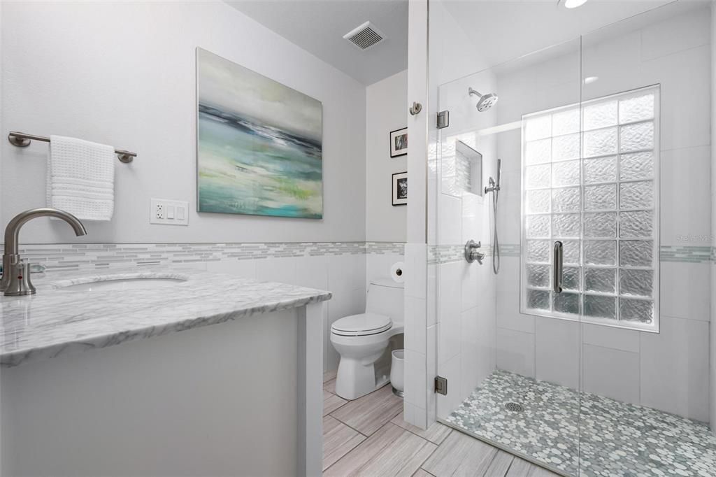 待售: $370,000 (2 贝兹, 2 浴室, 1238 平方英尺)