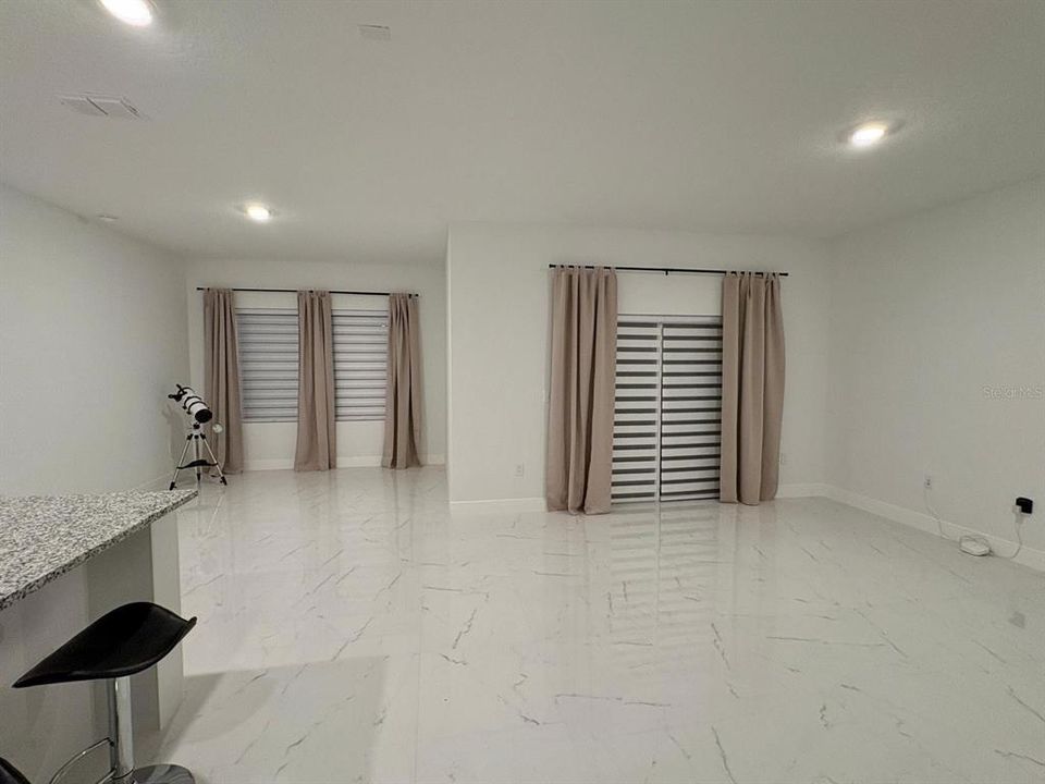 For Rent: $2,050 (4 beds, 2 baths, 1858 Square Feet)