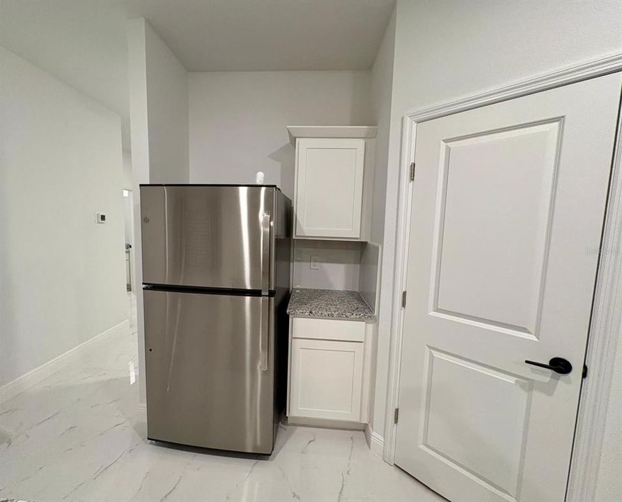 For Rent: $2,050 (4 beds, 2 baths, 1858 Square Feet)