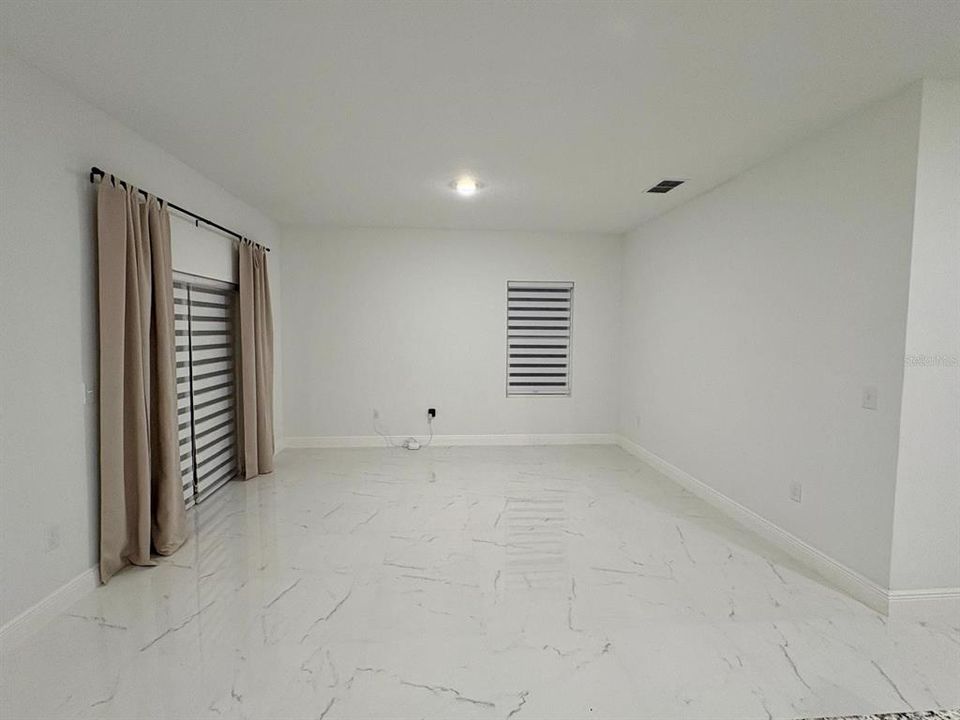 For Rent: $2,050 (4 beds, 2 baths, 1858 Square Feet)