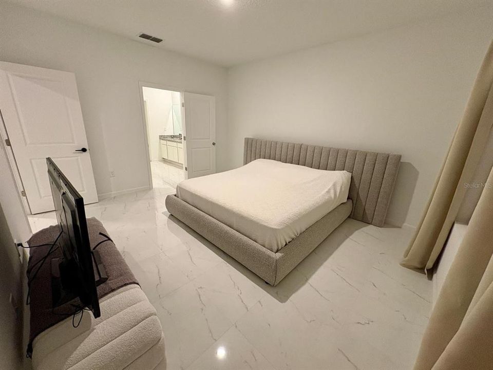 For Rent: $2,050 (4 beds, 2 baths, 1858 Square Feet)