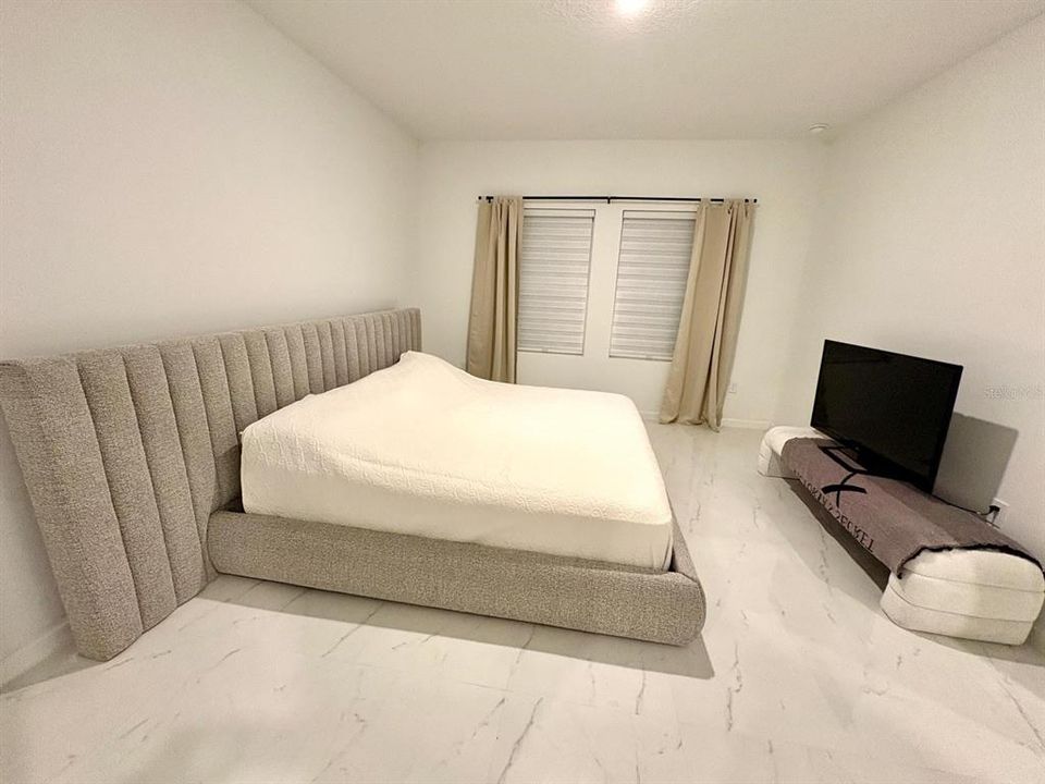 For Rent: $2,050 (4 beds, 2 baths, 1858 Square Feet)