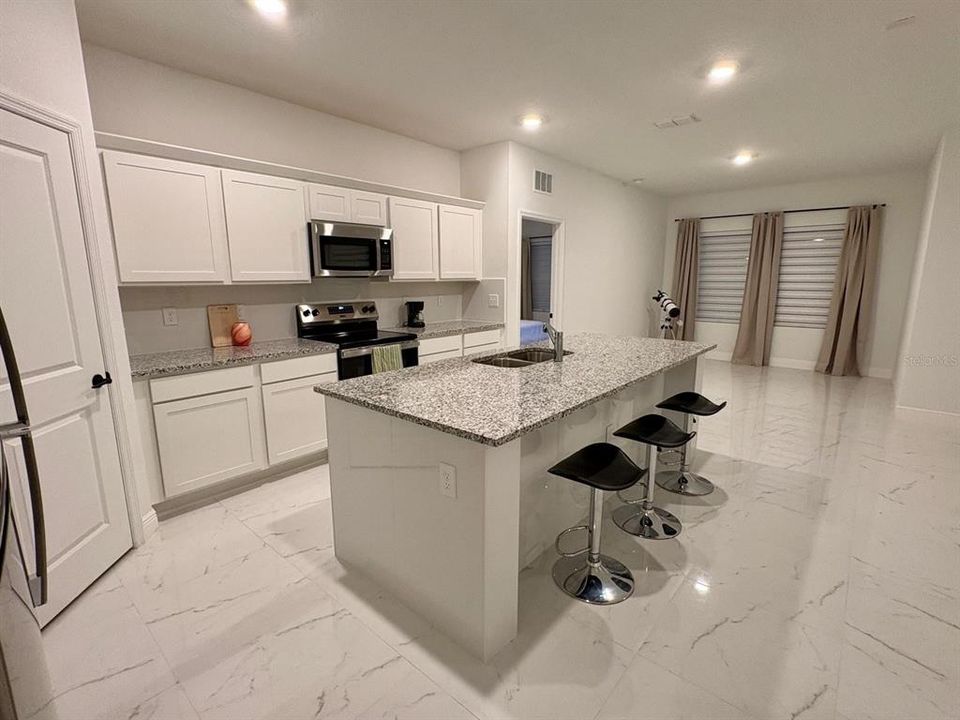 For Rent: $2,050 (4 beds, 2 baths, 1858 Square Feet)