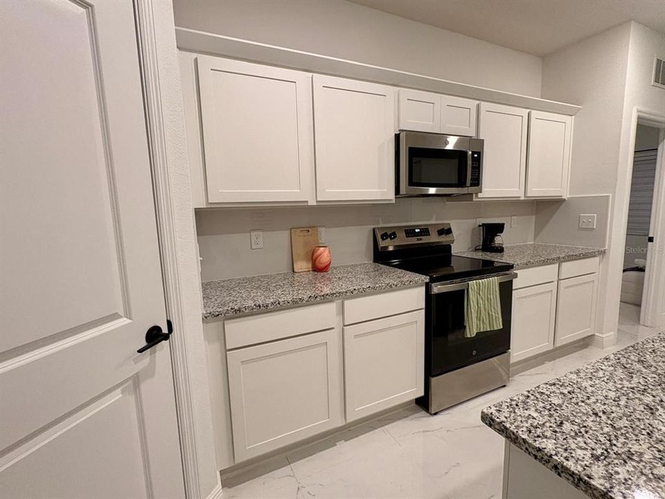 For Rent: $2,050 (4 beds, 2 baths, 1858 Square Feet)