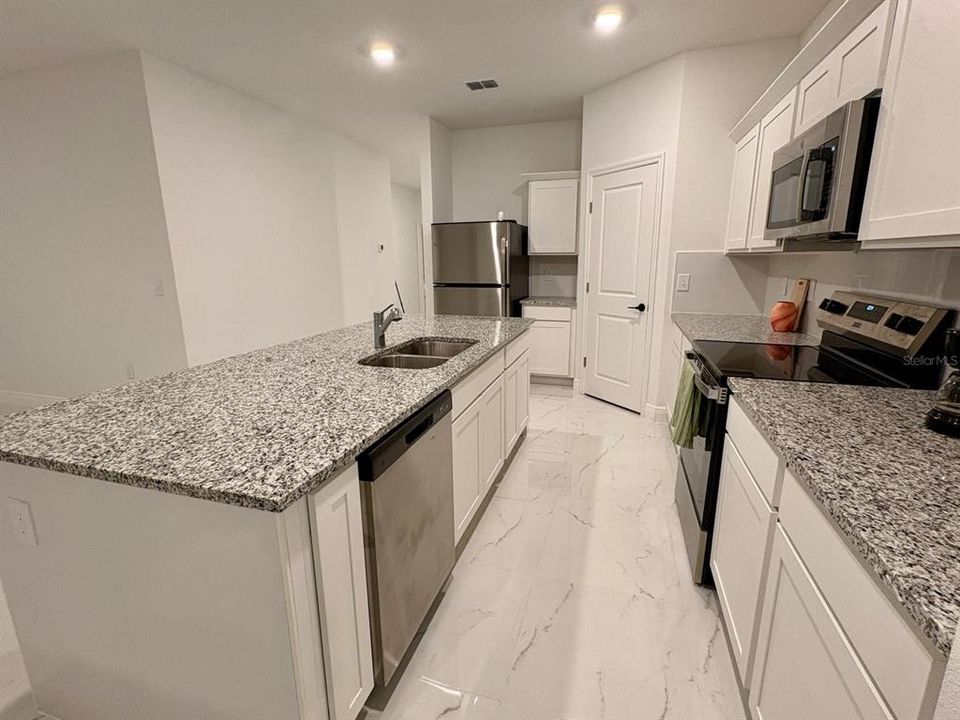 For Rent: $2,050 (4 beds, 2 baths, 1858 Square Feet)