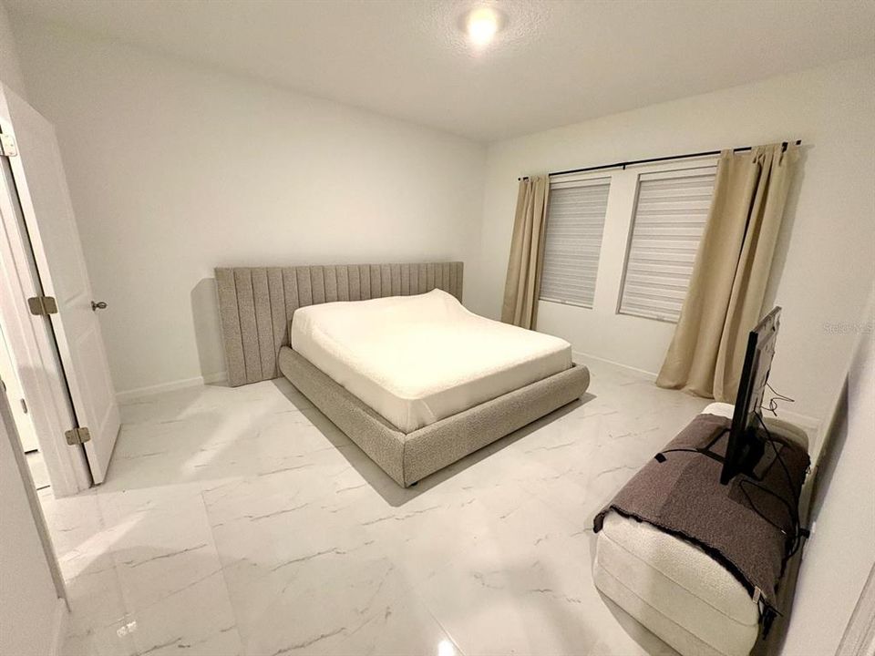 For Rent: $2,050 (4 beds, 2 baths, 1858 Square Feet)