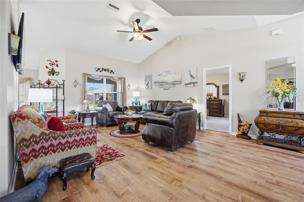 For Sale: $339,000 (3 beds, 2 baths, 1715 Square Feet)