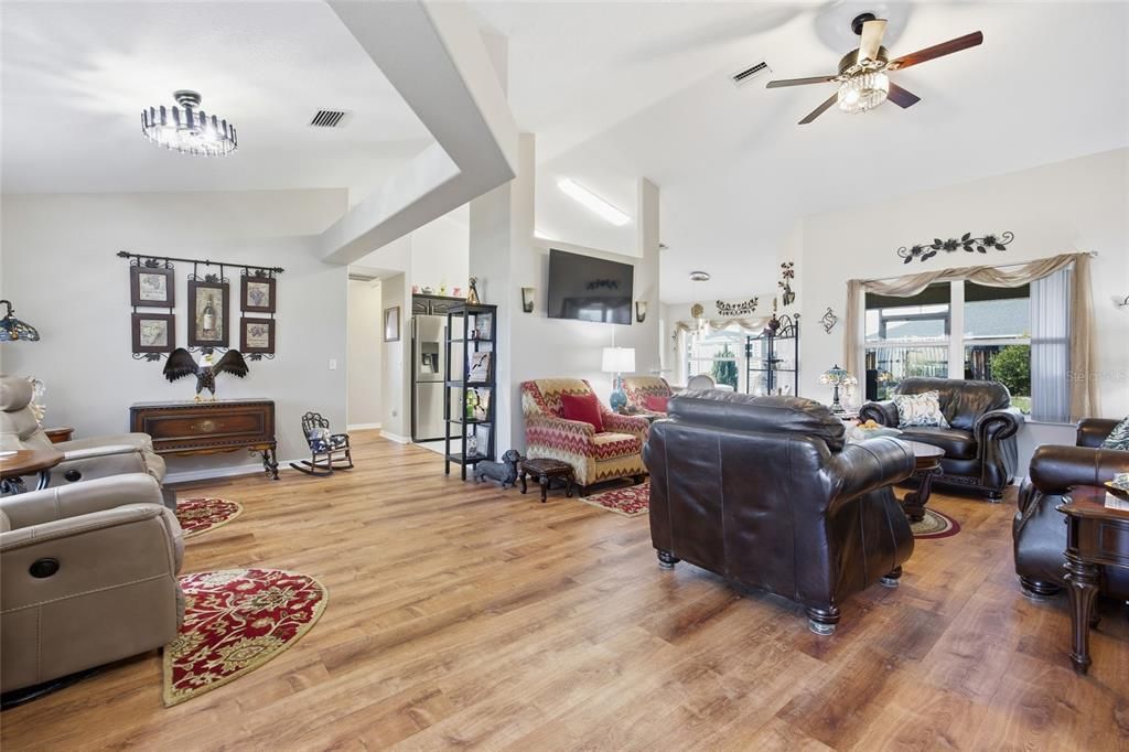 For Sale: $339,000 (3 beds, 2 baths, 1715 Square Feet)