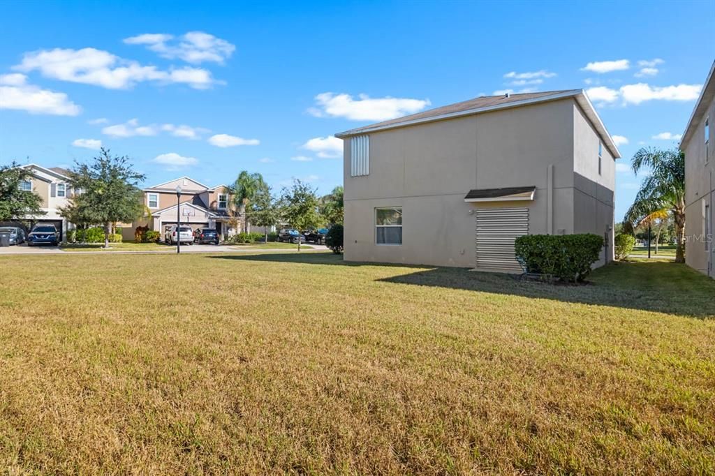 For Rent: $2,100 (4 beds, 2 baths, 1895 Square Feet)