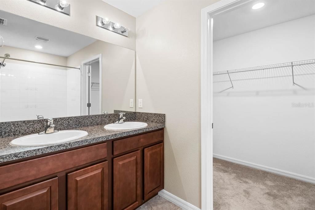 For Rent: $2,100 (4 beds, 2 baths, 1895 Square Feet)