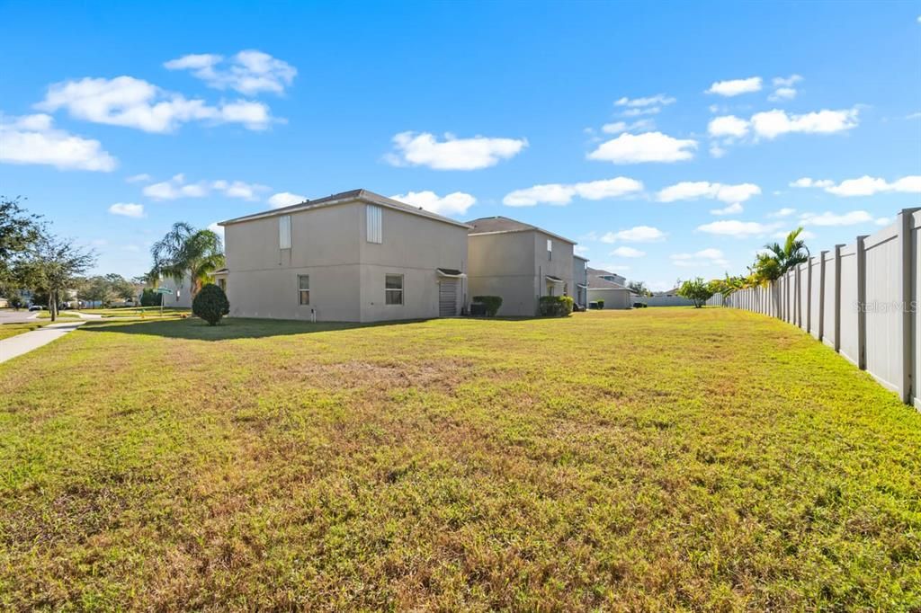 For Rent: $2,100 (4 beds, 2 baths, 1895 Square Feet)