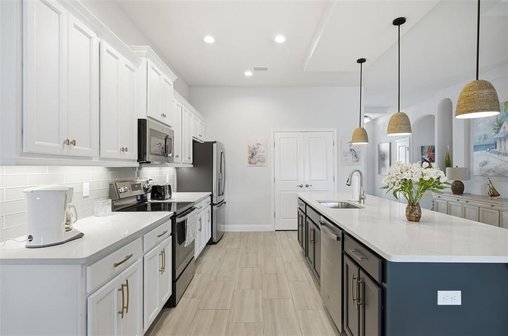 For Sale: $475,000 (4 beds, 2 baths, 1885 Square Feet)