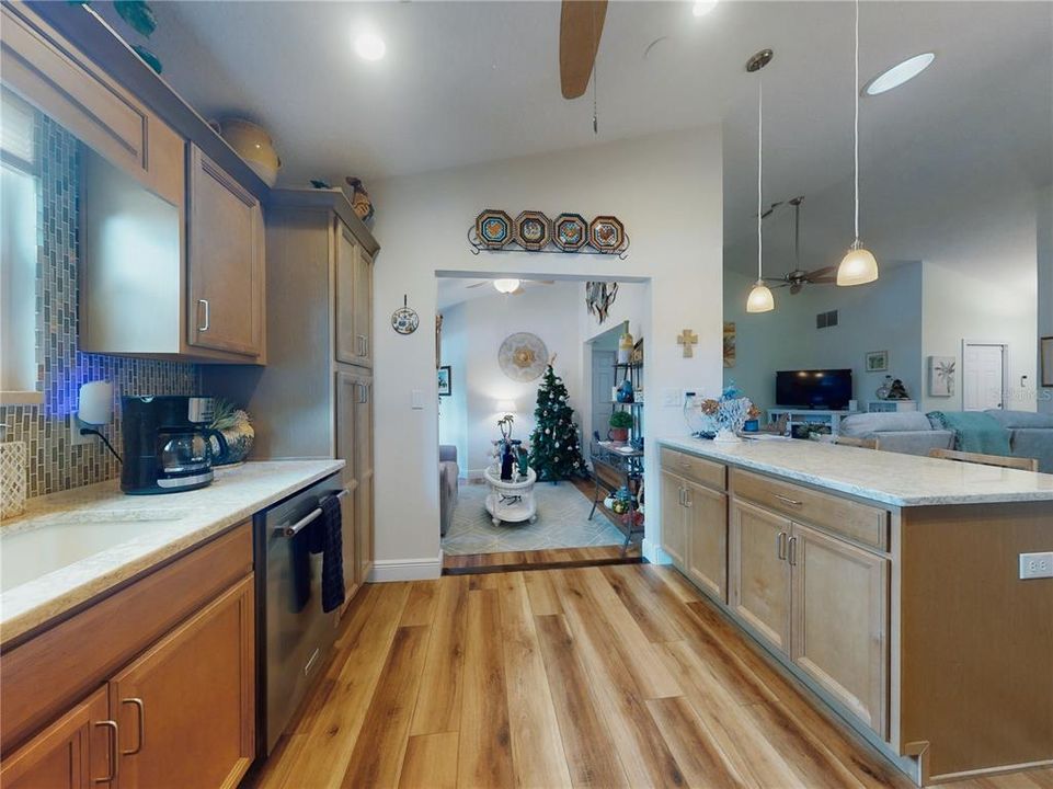 待售: $395,000 (3 贝兹, 2 浴室, 1624 平方英尺)