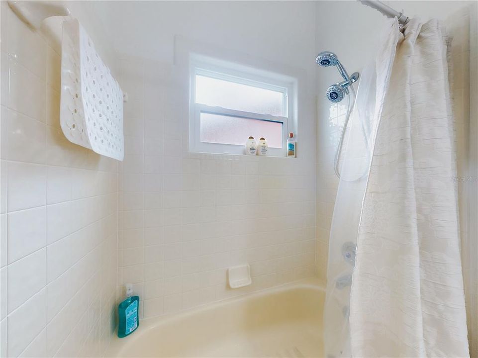 待售: $395,000 (3 贝兹, 2 浴室, 1624 平方英尺)