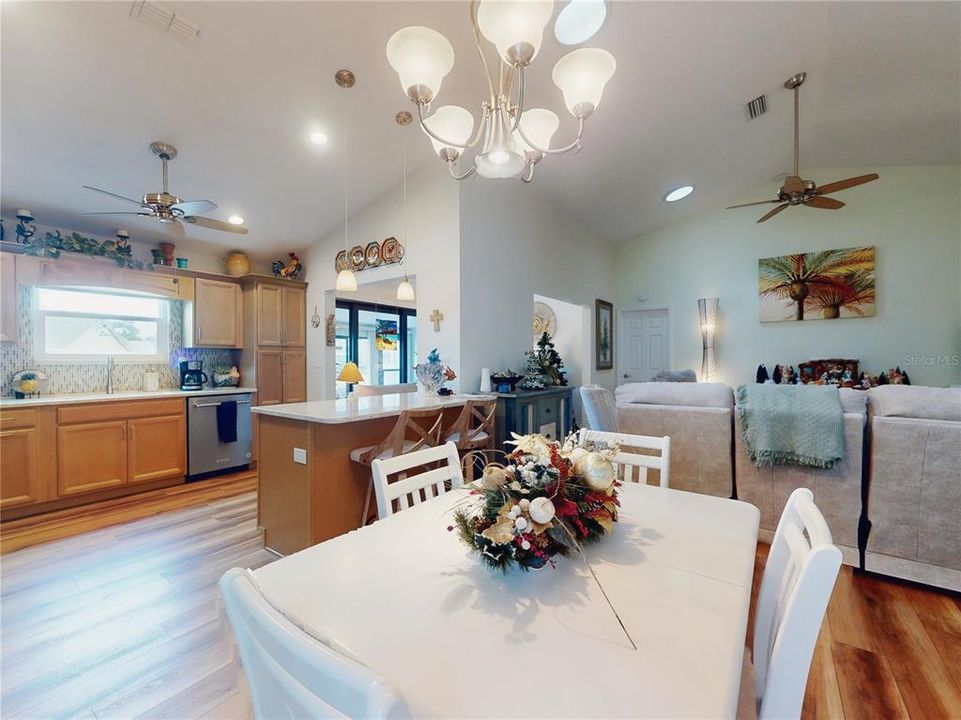 待售: $395,000 (3 贝兹, 2 浴室, 1624 平方英尺)