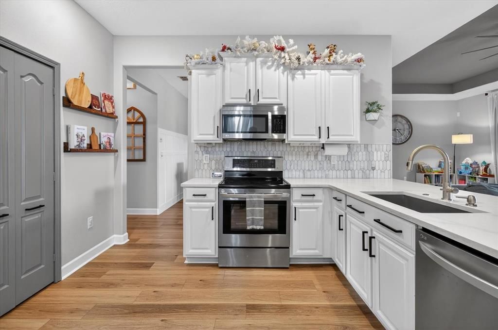 For Sale: $425,000 (3 beds, 2 baths, 1842 Square Feet)