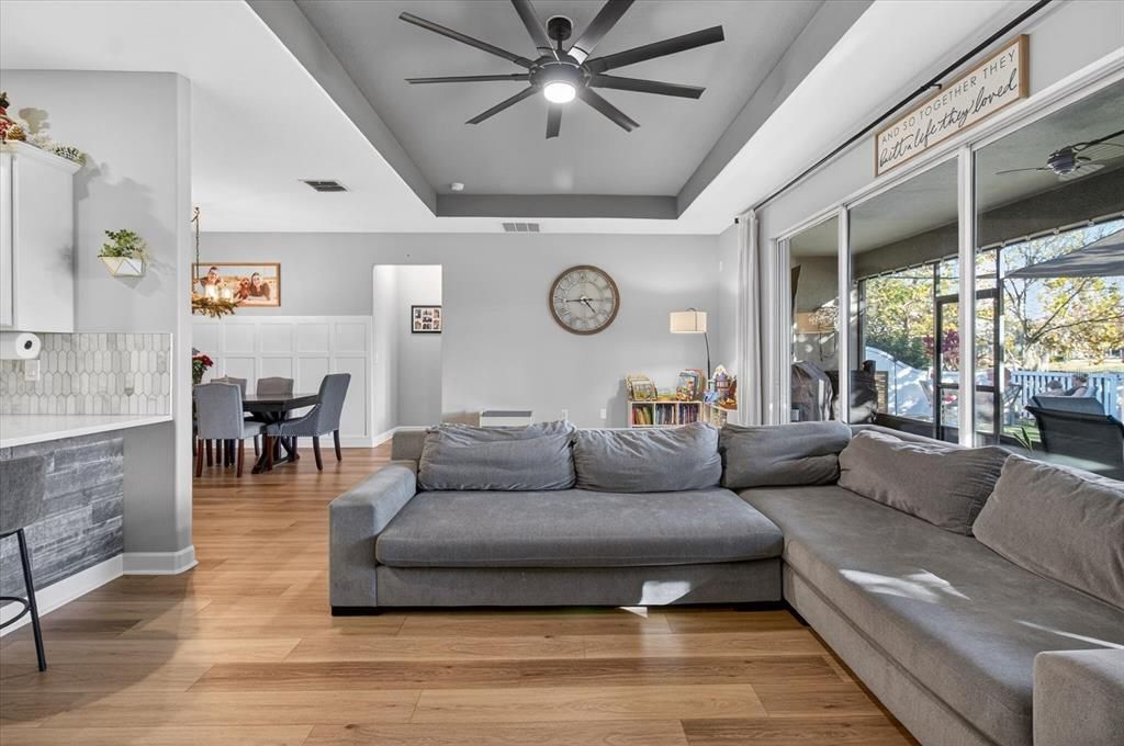 For Sale: $425,000 (3 beds, 2 baths, 1842 Square Feet)