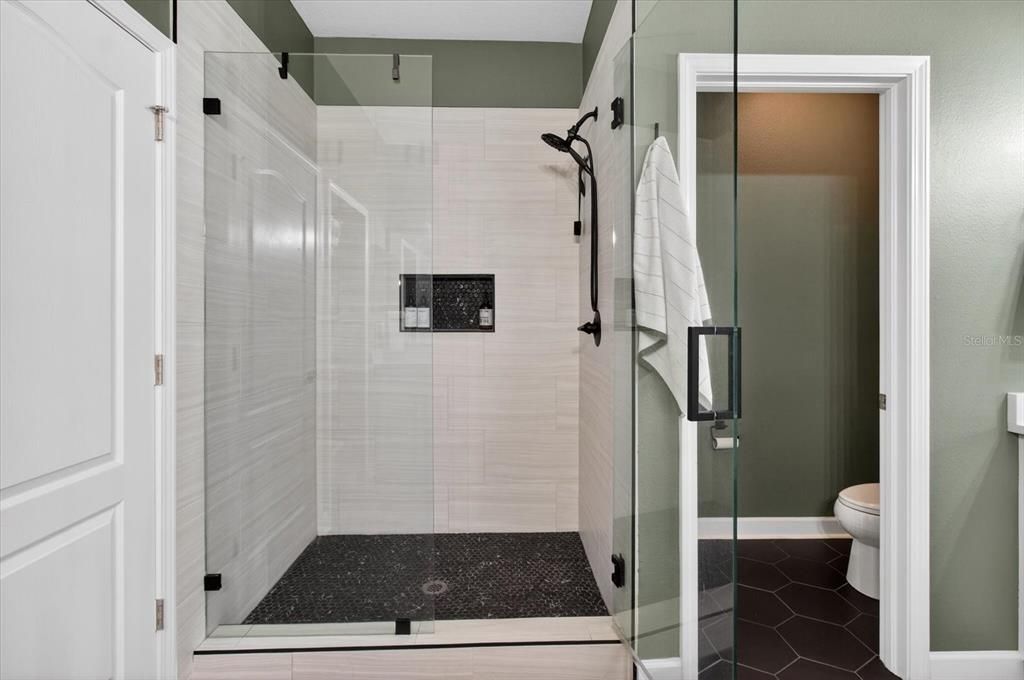 For Sale: $425,000 (3 beds, 2 baths, 1842 Square Feet)