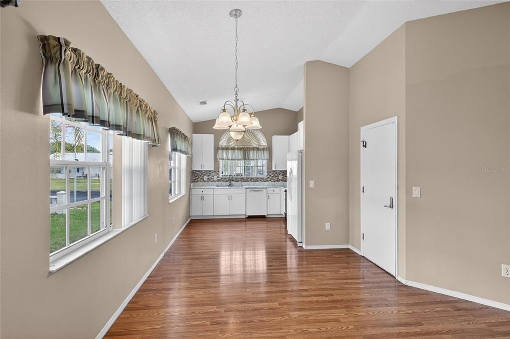 En Venta: $275,000 (3 camas, 2 baños, 1065 Pies cuadrados)