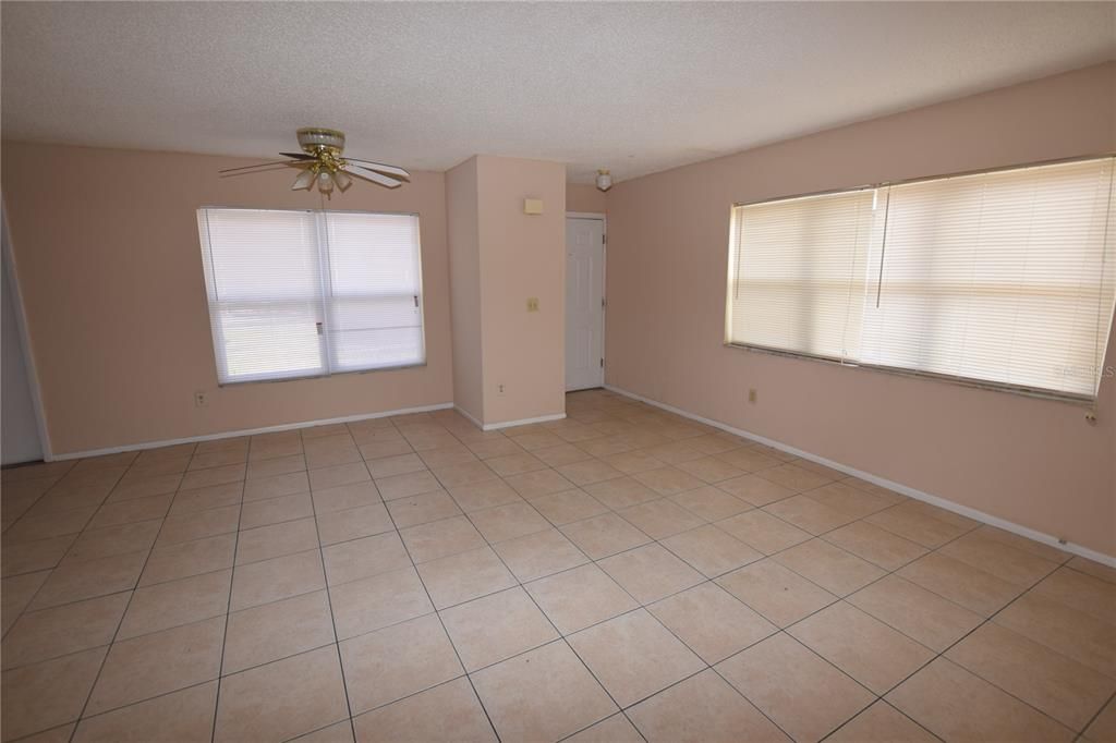 出租: $1,500 (2 贝兹, 2 浴室, 930 平方英尺)