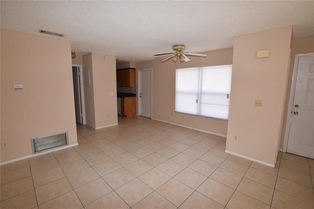 出租: $1,500 (2 贝兹, 2 浴室, 930 平方英尺)