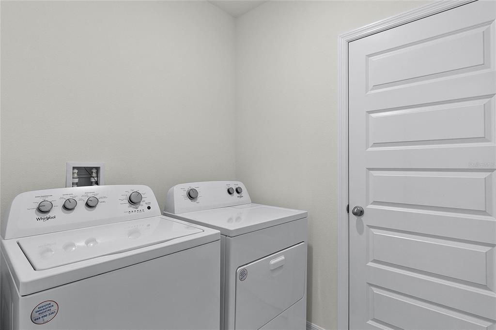 Activo con contrato: $423,490 (5 camas, 3 baños, 2077 Pies cuadrados)